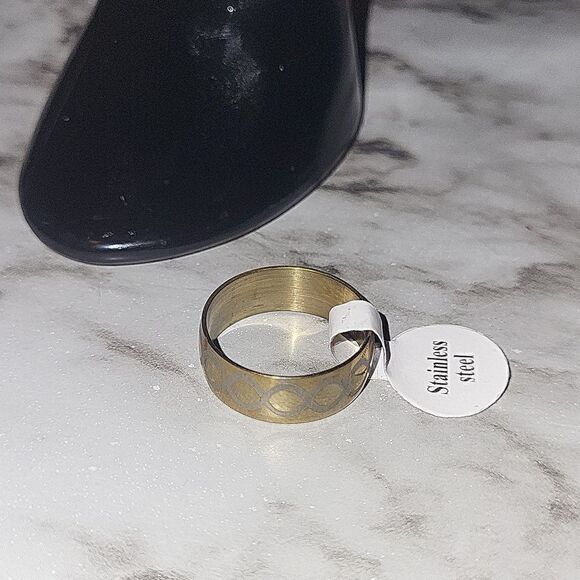 Gold Color Stainless Steel Ring Size 7.5: Enduring Elegance and Enduring Style - Picture 7 of 9